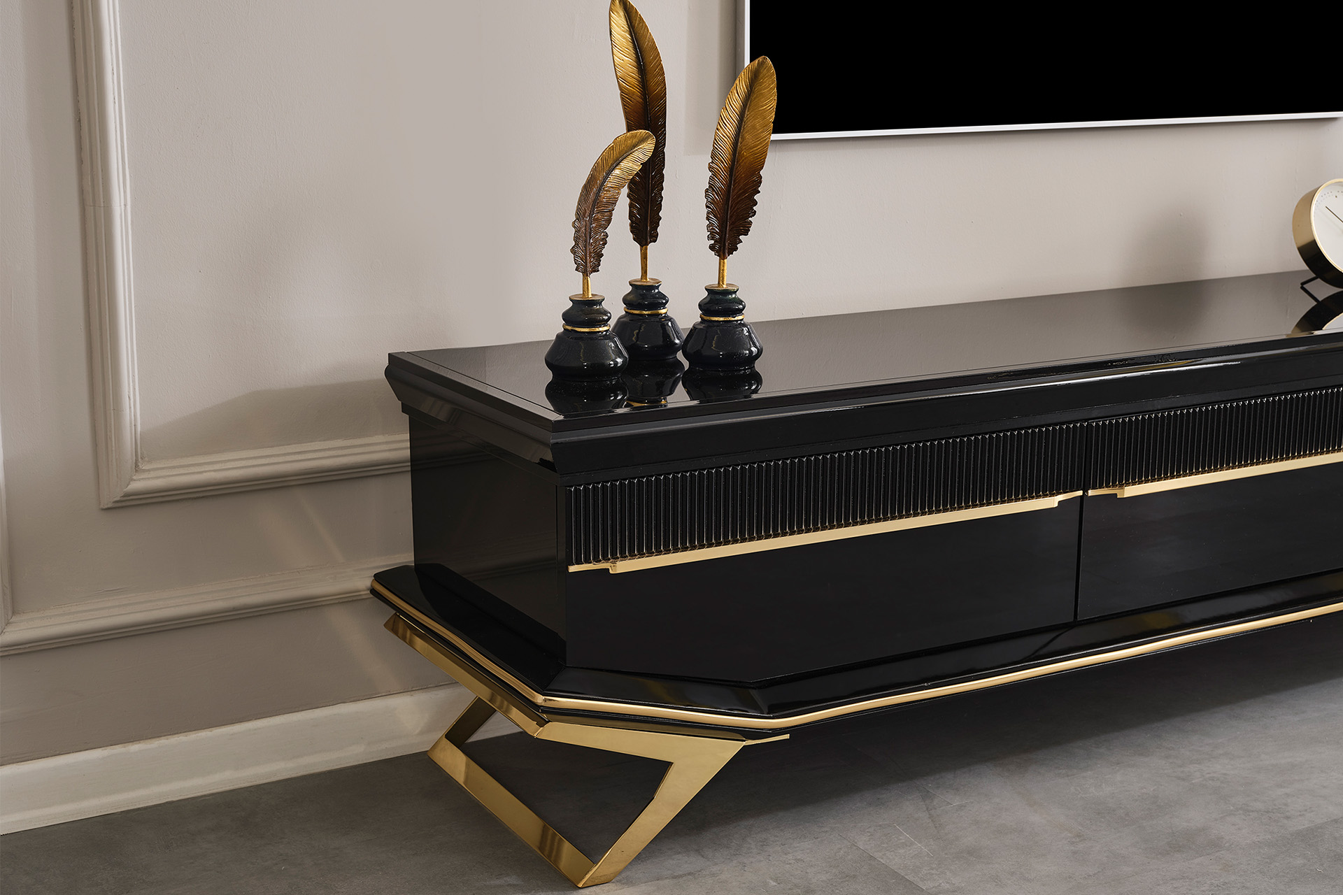 Masarati%20Tv%20Ünitesi